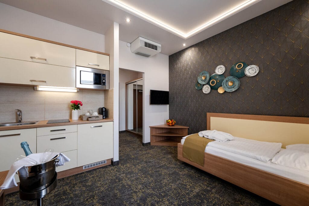 Szobák és apartmanok 1 hotel garzon plaza gyor egyagyas szoba konyha