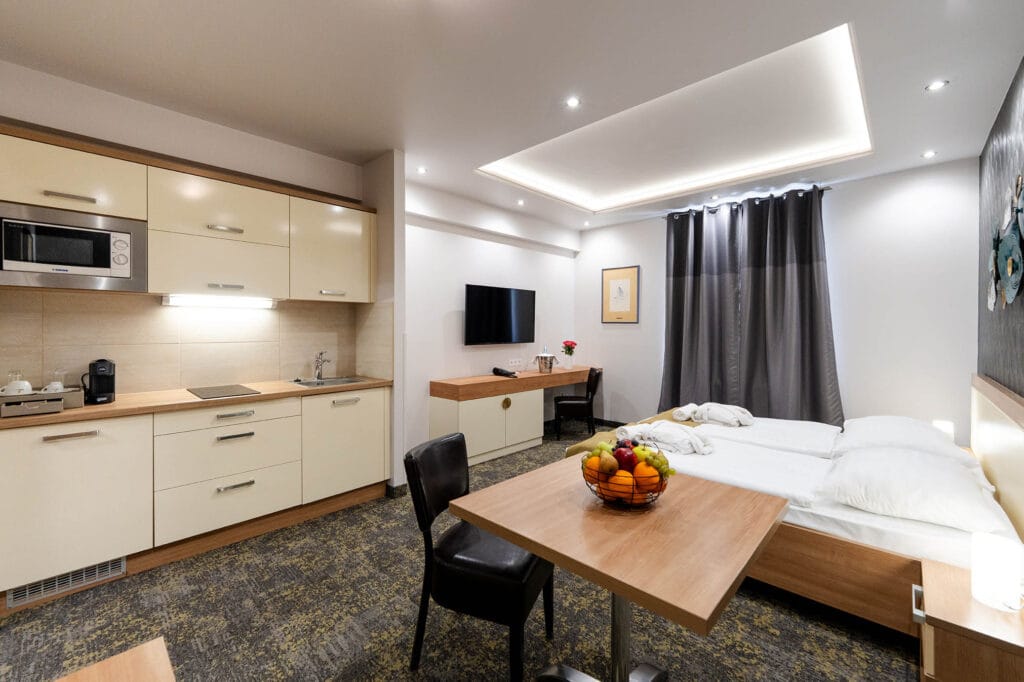 Szobák és apartmanok 10 hotel garzon plaza gyor standard apartman konyha
