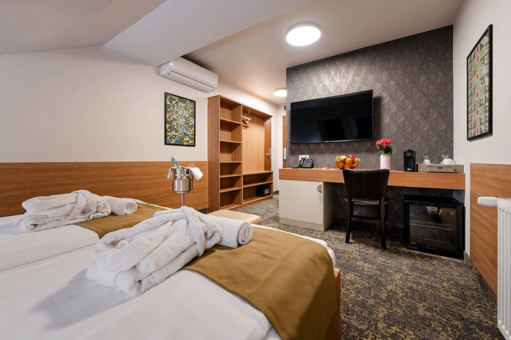 Szobák és apartmanok 4 hotel garzon plaza gyor tetoteri standard szoba tv